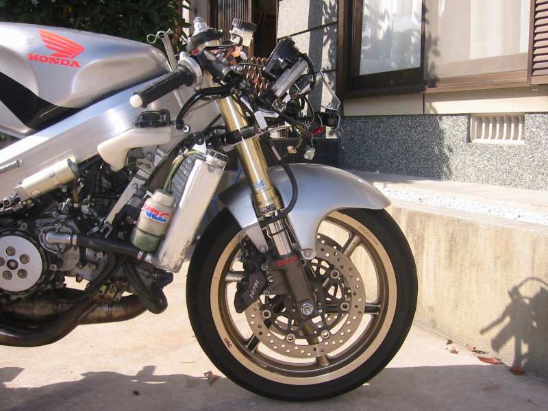 RACING TEAM 鶯 ～UGUISU～ NSR250R SE ［F/Rサスペンション］