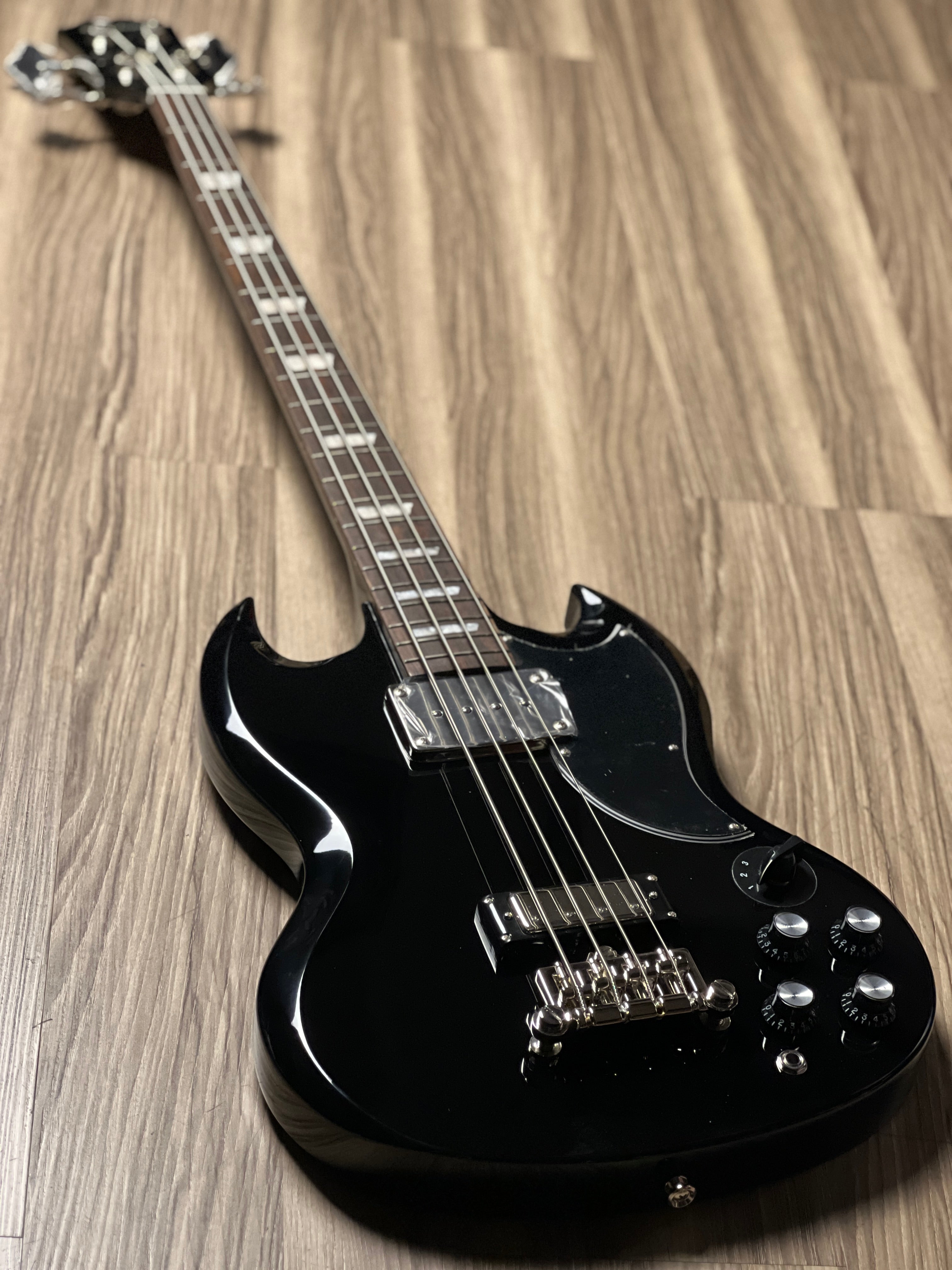 Epiphone EB-3 Bass with 2-Pickup in Ebony – nafiriguitar.com