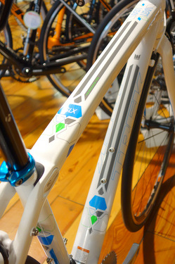 TREK(トレック) LEXA SLX 女性仕様のエントリーロードバイク | 奈良