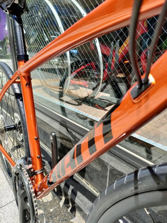 新宿都庁前店 贅沢なクロスバイクをお探しの方に GIANT ESCAPE RX2