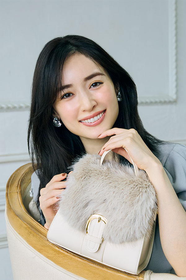 毎日使えるバッグがほしい♡今から秋まで長く使える【ダイアナ】の新作