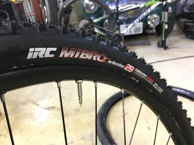 IRC ミブロマラソン 27.5×2.3×2本 チューブレスレディ MTBタイヤ IRC