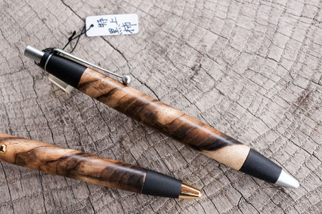 斜め取りの黒柿のペン | 野原工芸｜作り手の裏話