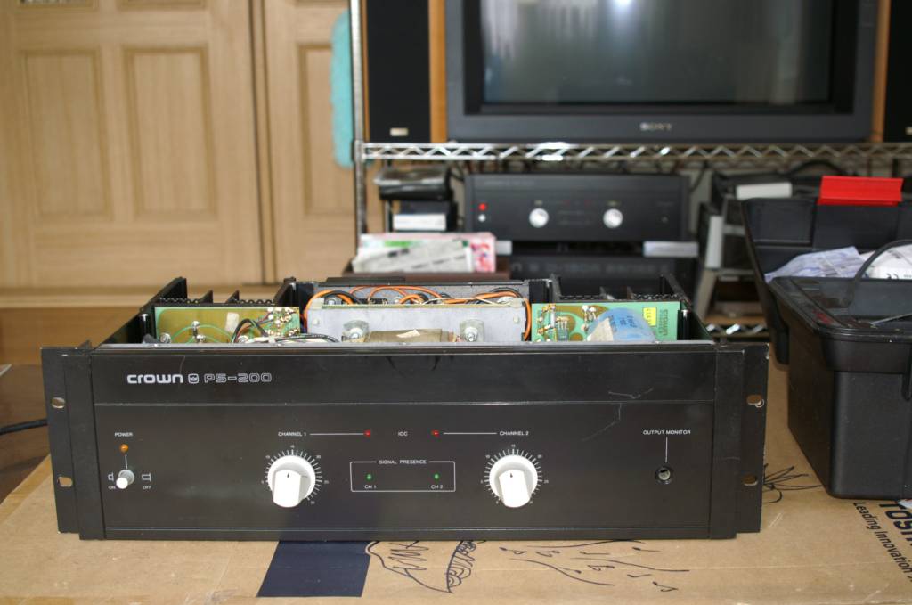 Crown PS-200 パワーアンプの修理
