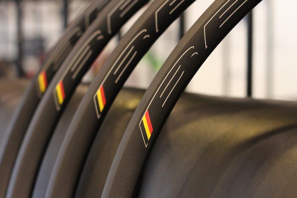 HED. BELGIUM PLUS IN STOCK | ブローチャーズ - BROTURES ONLINE