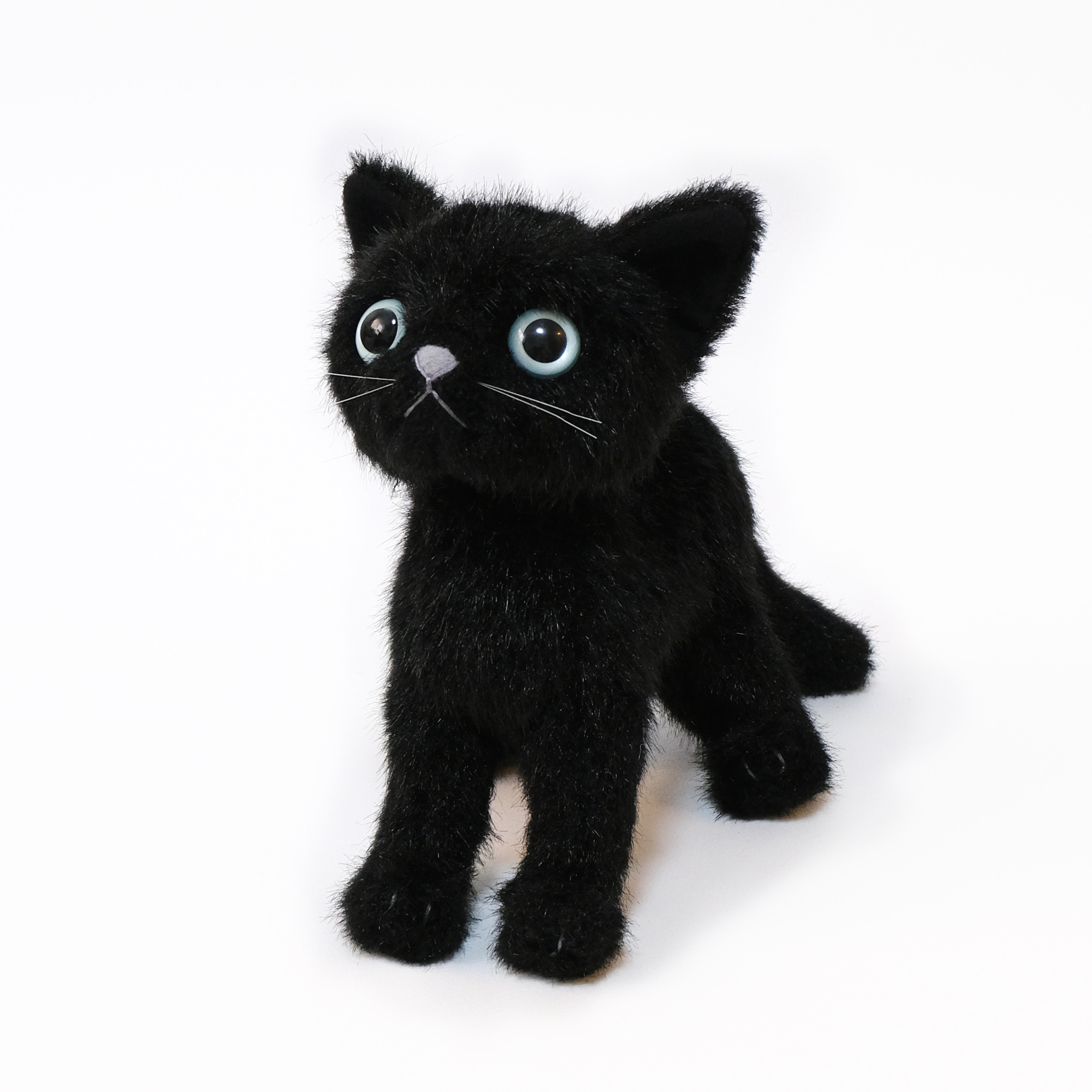 ドロップス クロ Drops Kuro ブルーアイ 猫のぬいぐるみ 仔猫 – Cuddly