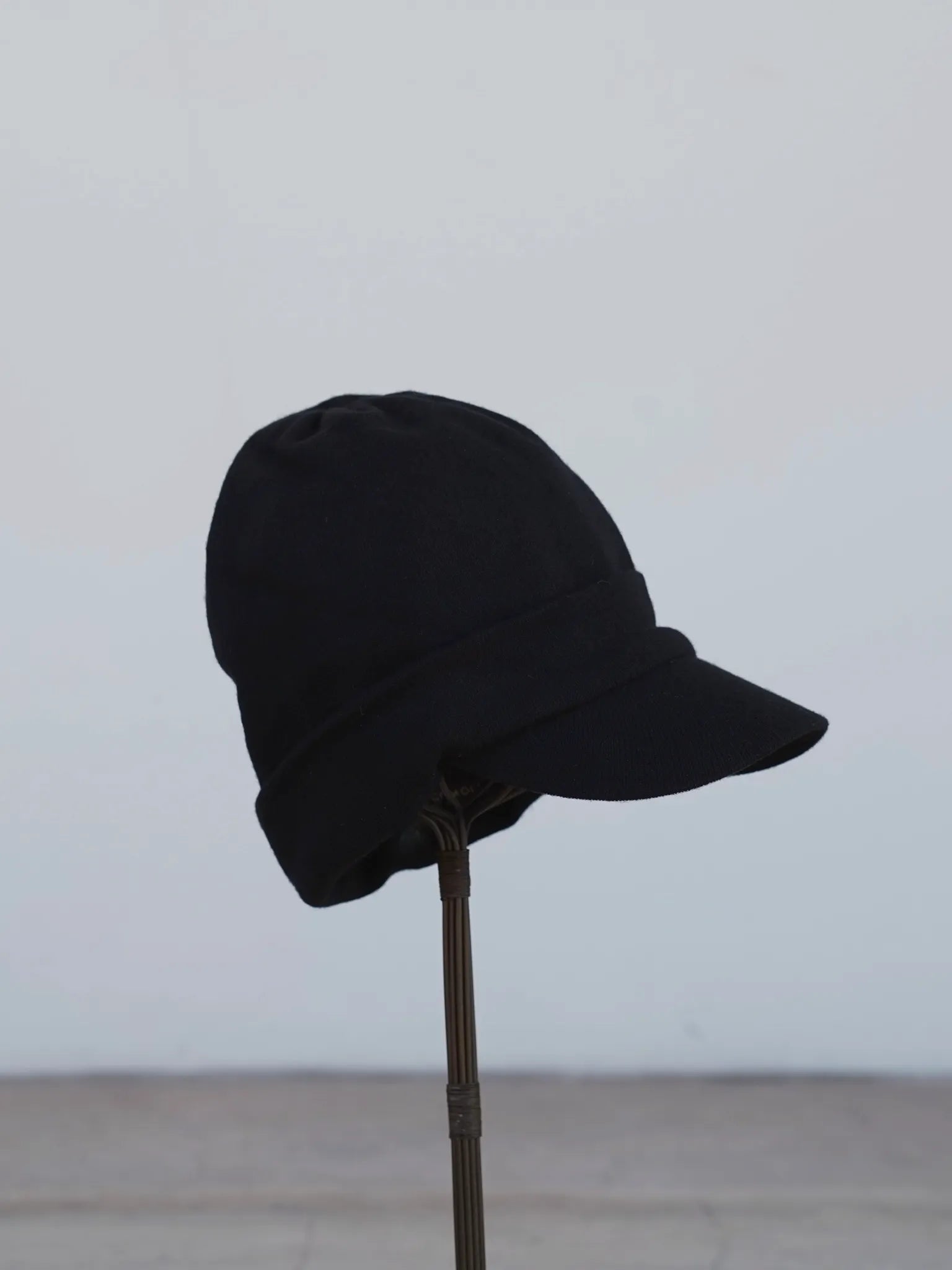 COMOLI ウール ニットキャップ BLACK | CASANOVA&CO (カサノヴァアンド