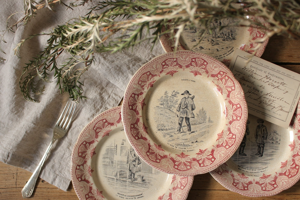 クレイユモントロー窯ピンクカラーのグリザイユ（直径19cm） フランス