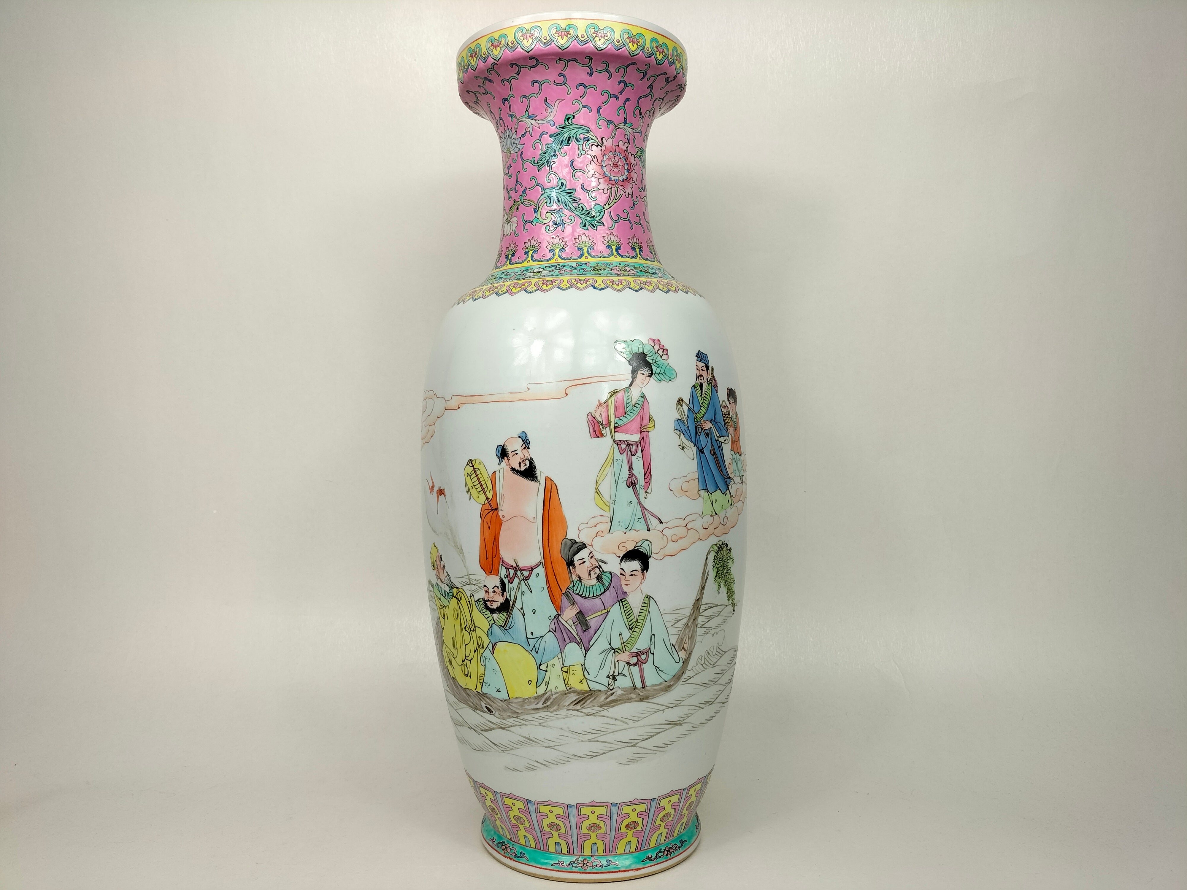 大型中国粉彩花瓶，饰有8 个神仙// 景德镇- 20 世纪– Diddenantiques