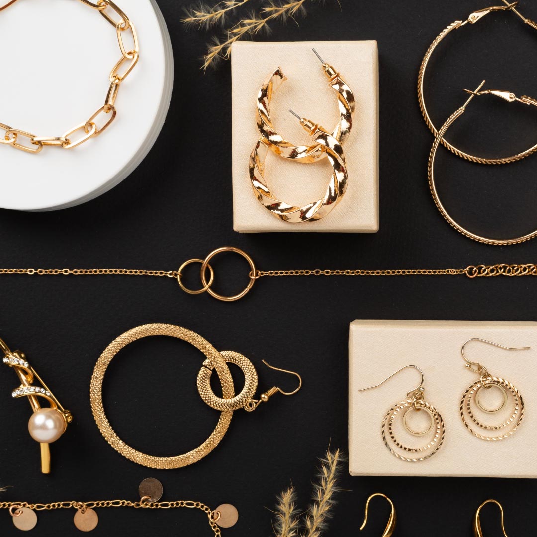 ジュエリーとアクセサリーの違いは？素材・価格・使い分け方を解説