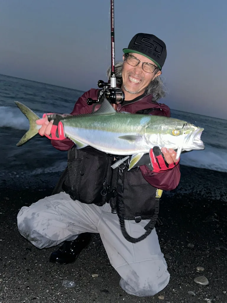 大型青物到来！「長距離砲」でサーフの青物を仕留める！ - Fishman