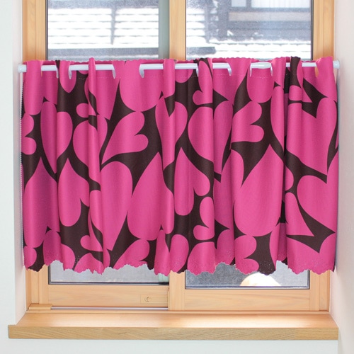 キュートなハート柄の2級遮光カフェカーテン｜オーダーカーテン通販