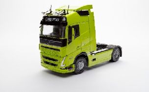 Preorder] Solido 1:24 VOLVO TRUCKS FH GLOBETROTTER XL NEON GREEN