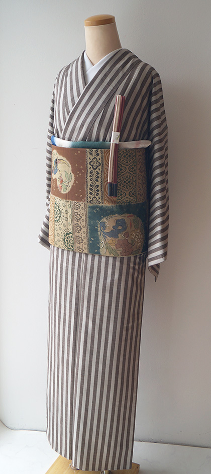 袷】有村栄男作・焦げ茶色太縞柄泥大島紬と鳥と花文染め刺繍