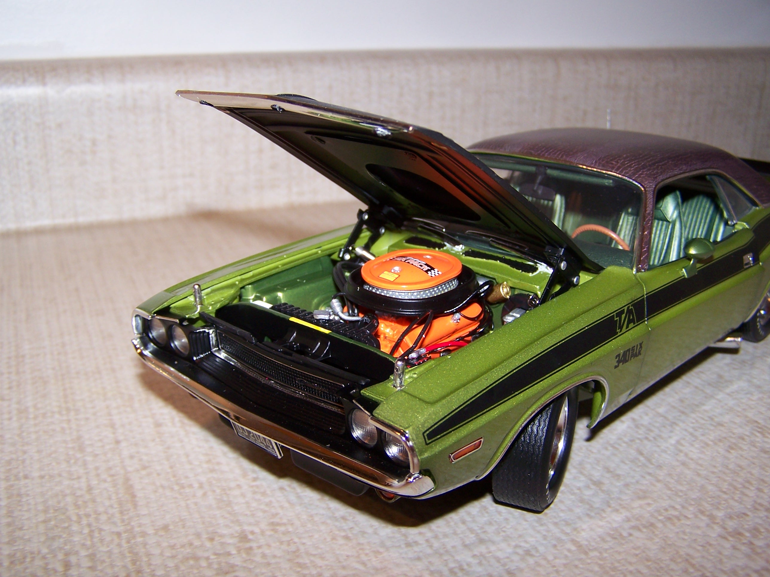 Highway 61 Dodge Challenger T/A 1970 - DiecastSociety.com