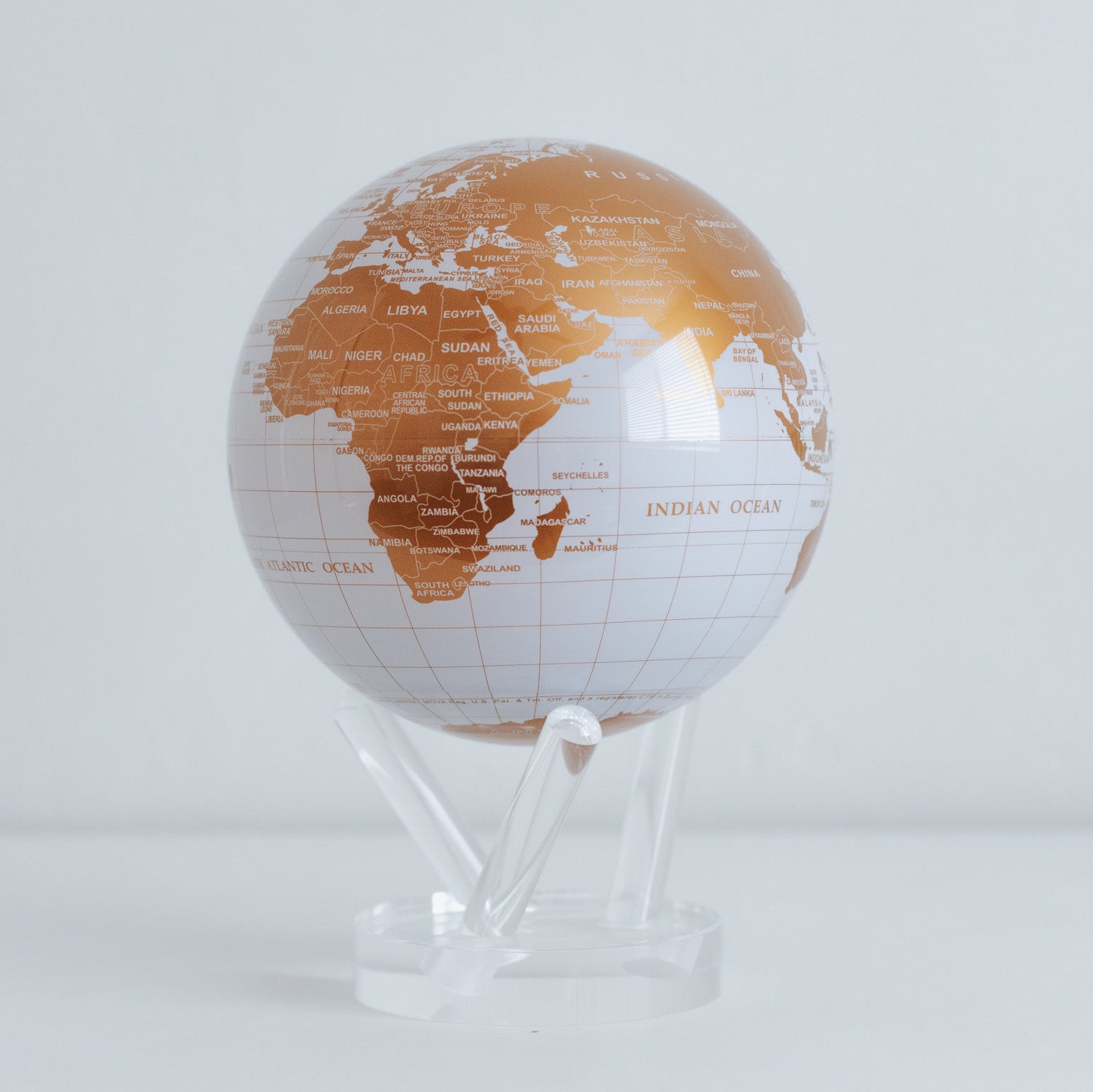 MOVA Globe モバグローブ | 光で回る不思議な地球儀｜ホワイトと