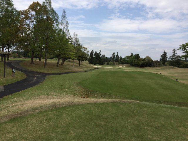 4月22日(水) 東急セブンハンドレッドクラブ 晴れ 6438y OUT42 IN41