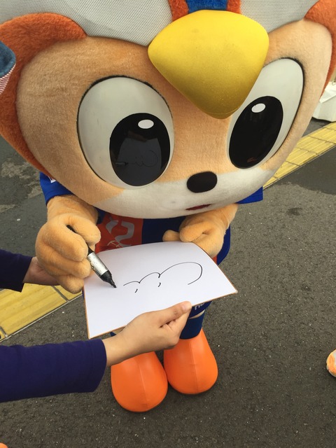 ヴィヴィ画伯のおしごと : Jリーグマスコットのことばかり考える