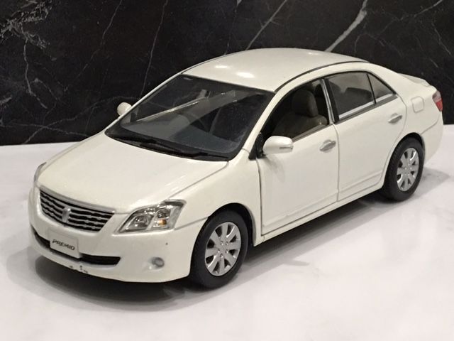 フリマでゲット～トヨタ プレミオ カラーサンプル : FAIRLADY Z fan