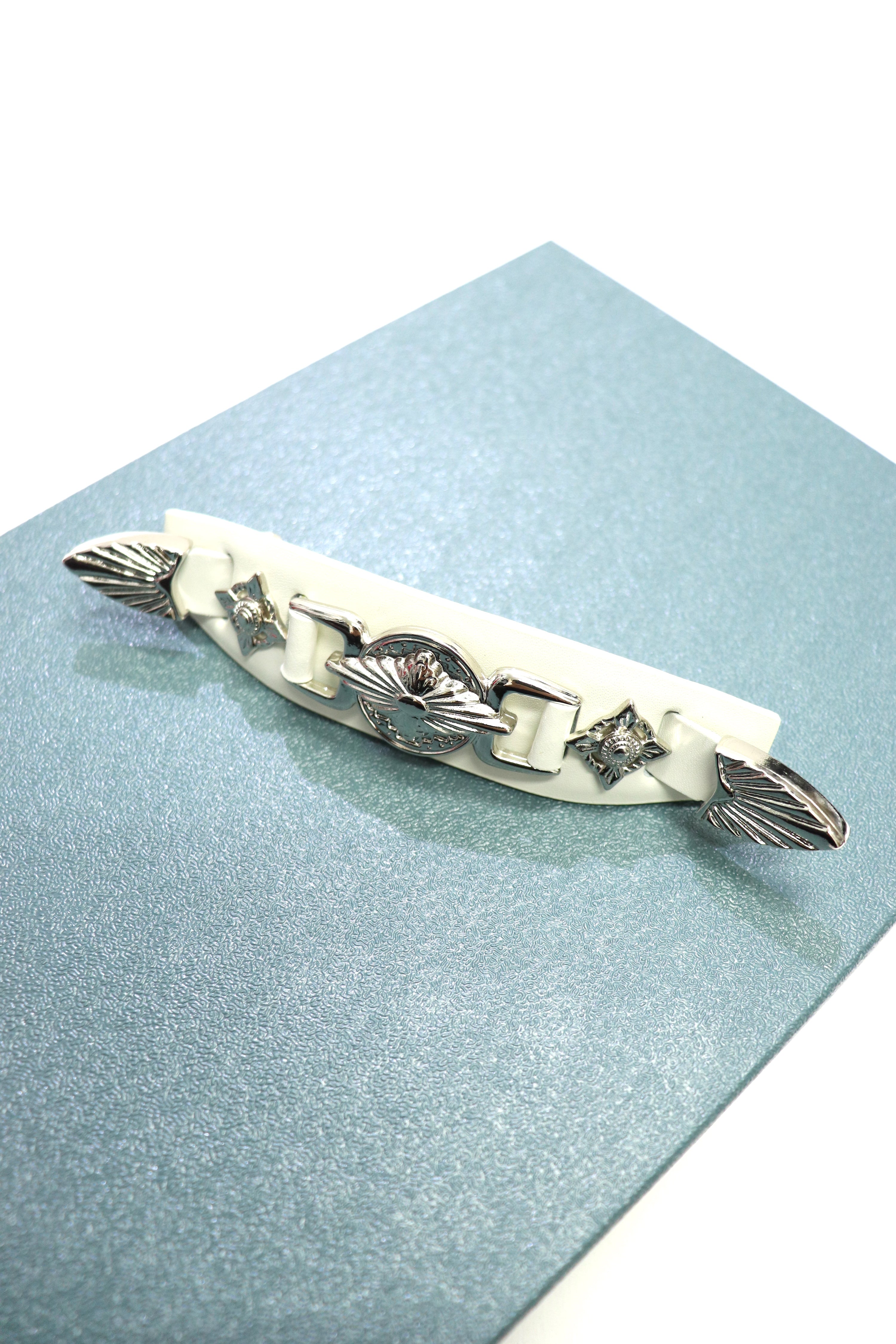 TOGA VIRILIS(トーガ ビリリース)のMetal leather barrette WHITEの
