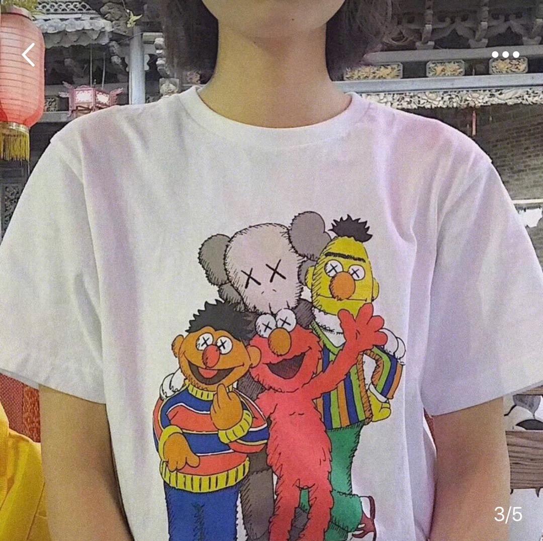 潮牌短袖】UNIQLO X KAWS X 芝麻街短袖厄尼艾莫kaws 伯特合照_潮牌一族
