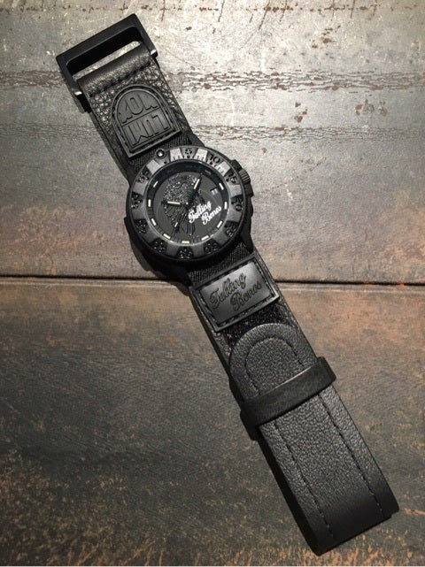 フォーリングボーンズ V2 | Luminox BLOG