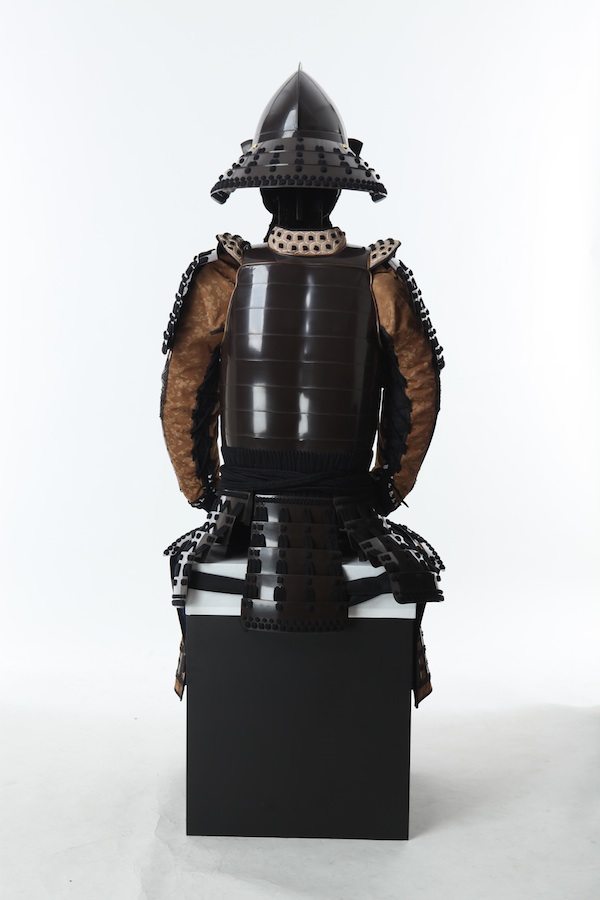 鎧兜甲冑等身大】茶塗 桃形兜 胸取鋲綴り 二枚胴具足 | 甲冑工房 武寿