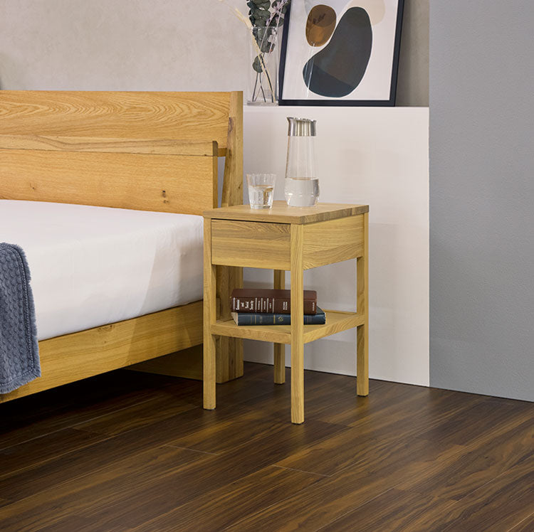 カスト ナイトテーブル