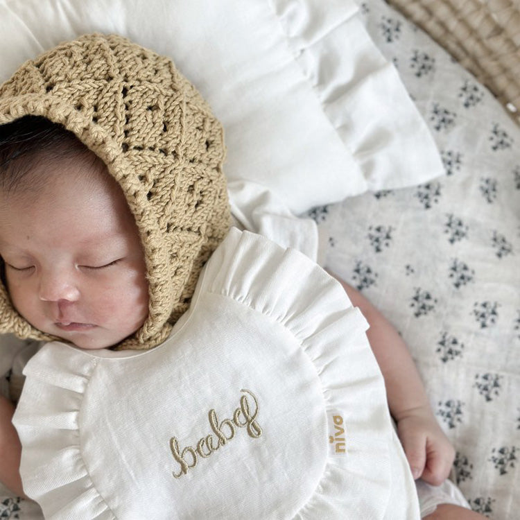 niva（ニヴァ）｜コットンリネンbaby刺繍スタイ｜出産祝い・ベビー用品