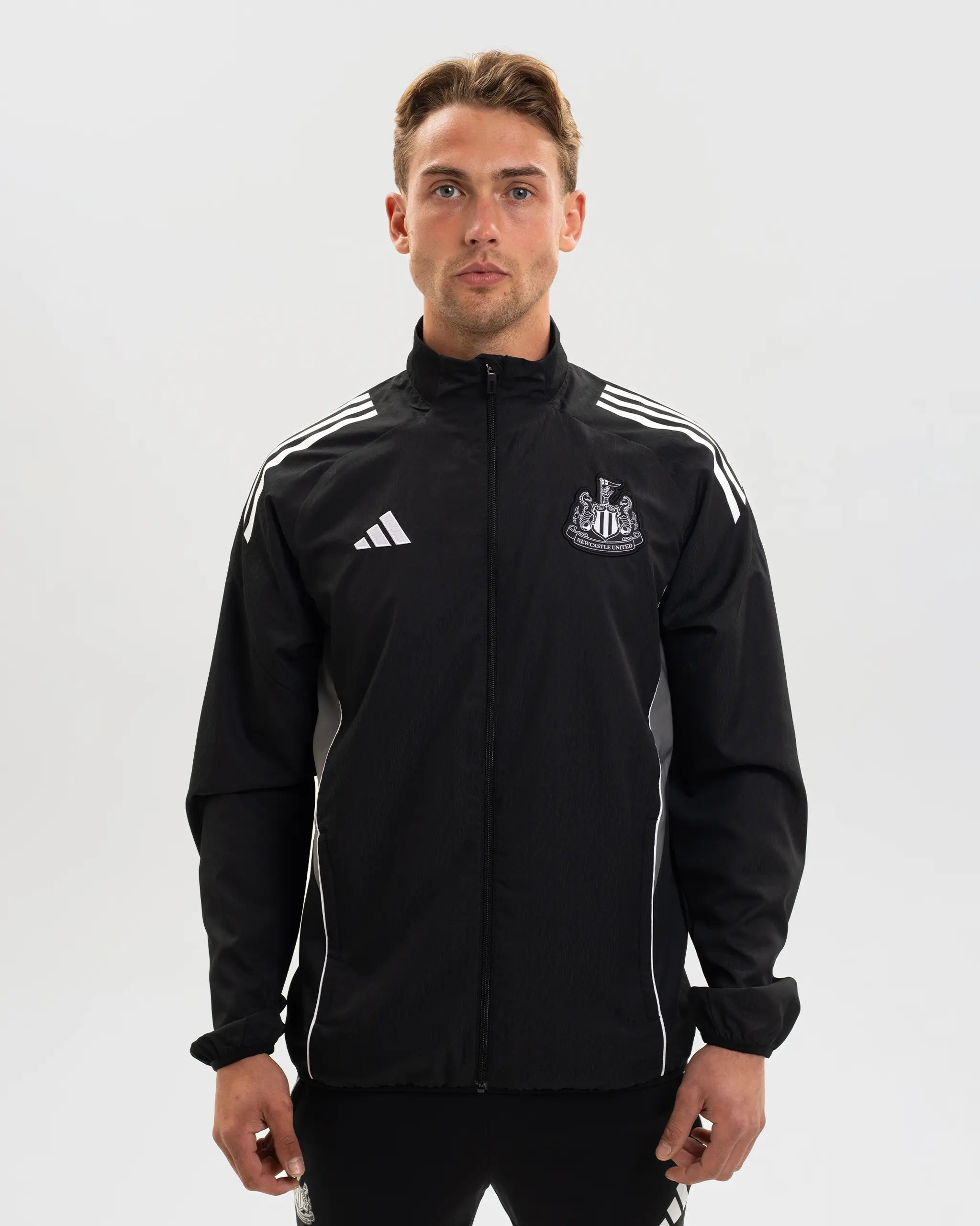 Newcastle United adidas 25/26 Coach's Black Edition Presentation Jacke