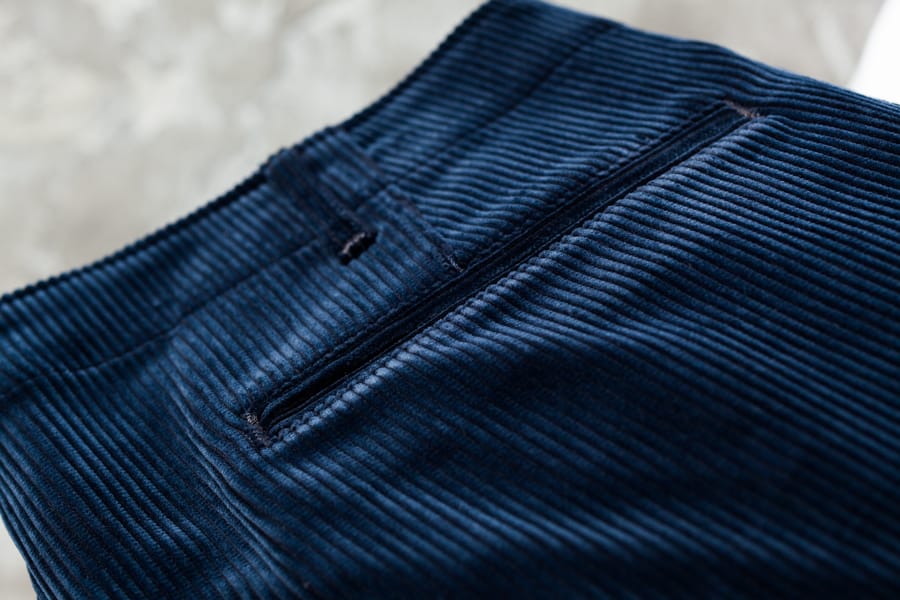 独特の光沢を放つ太畝コーデュロイを纏った『BONCOURA』”41カーキ（太