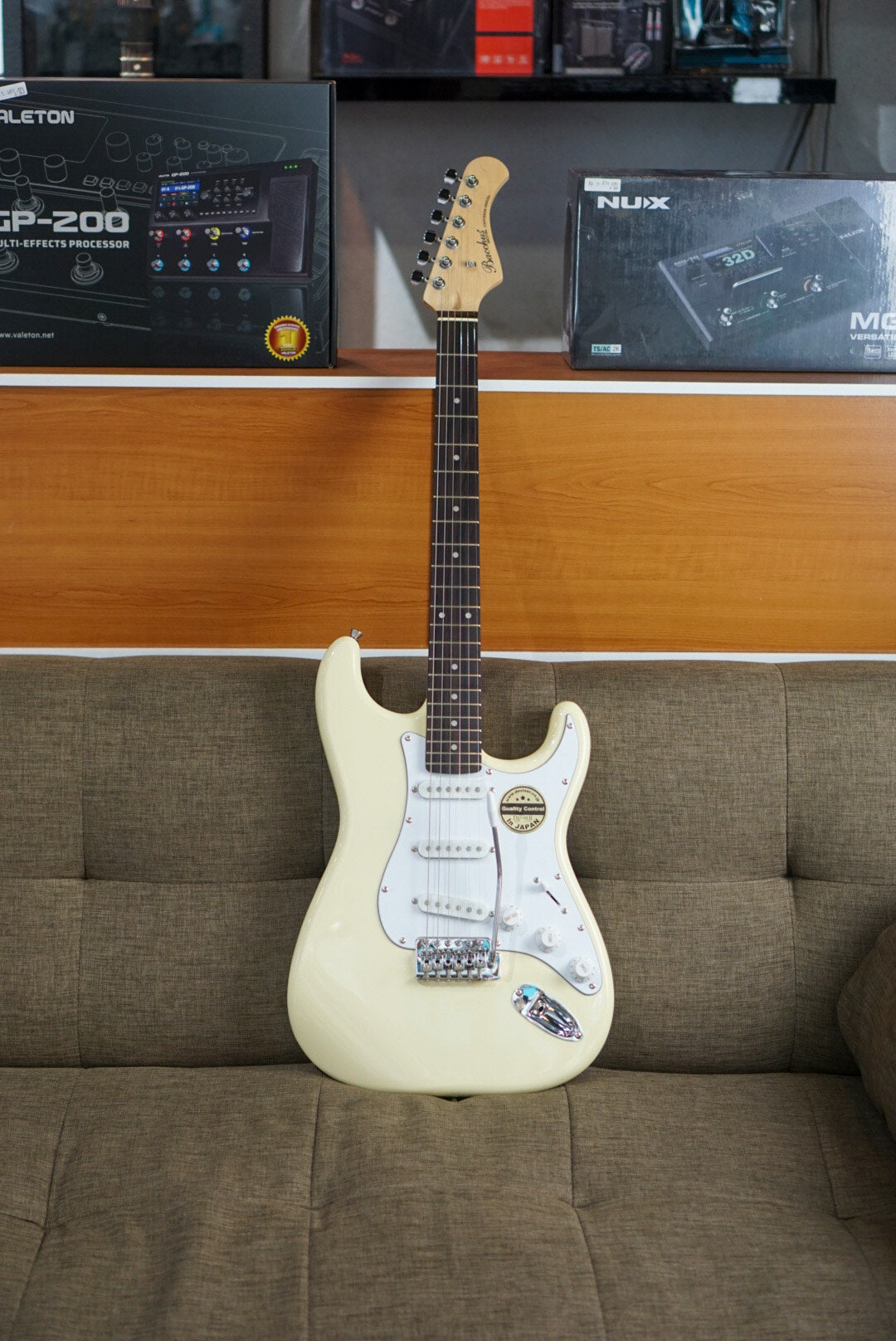 Bacchus universe BST-1R Olympic white – smosyumusic-com