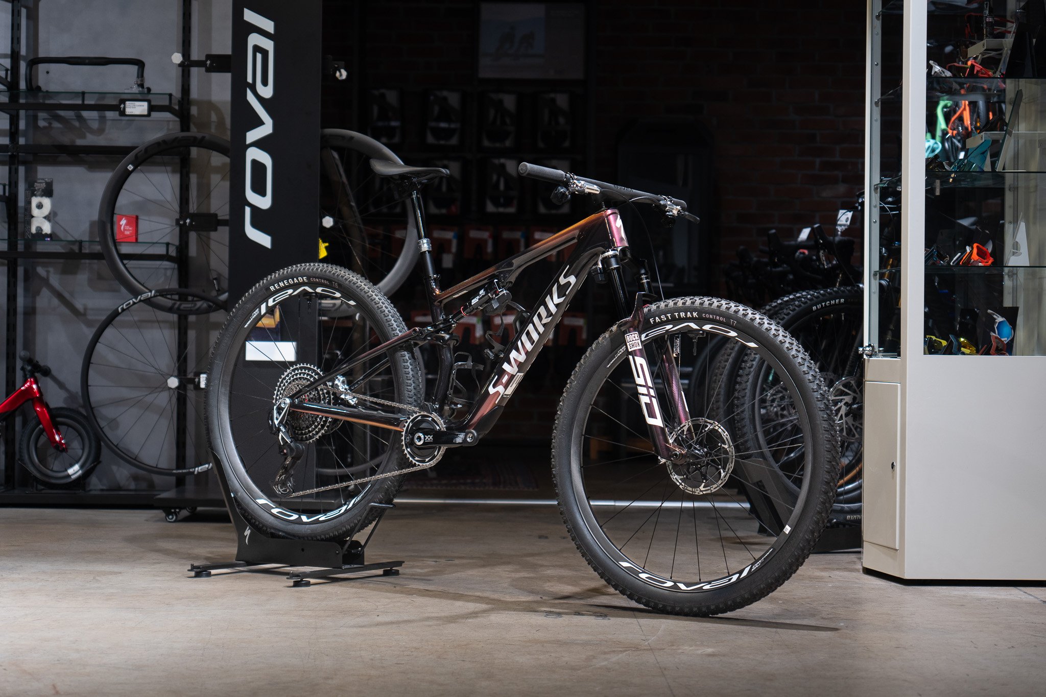 最速のその先へ。オフロードで最も速いEpic 8が新登場！｜Specialized