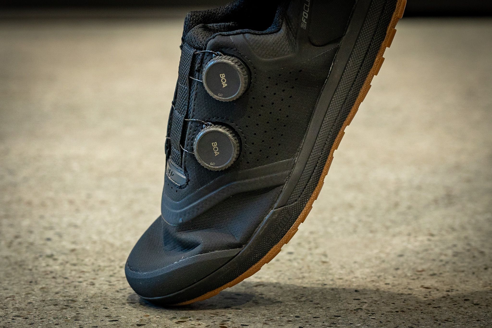 初めてのマウンテンバイクシューズ。ビンディング、フラット、それぞれ