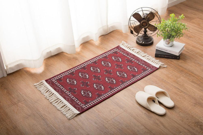 繊細なデザインが特徴的なトルクメン絨毯風プリントマット MARUFU-302