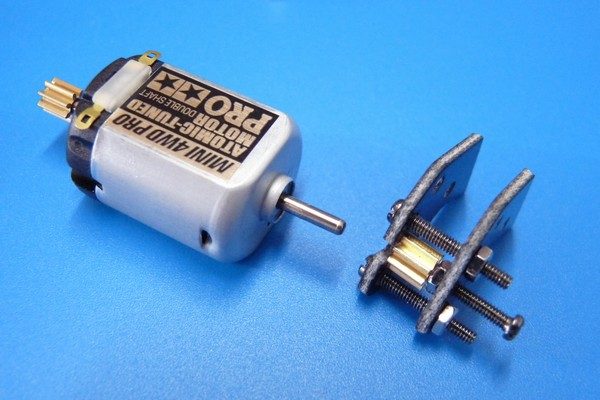 カーボンブラシ採用ミニ四駆用モーター、アトミックチューンモーター