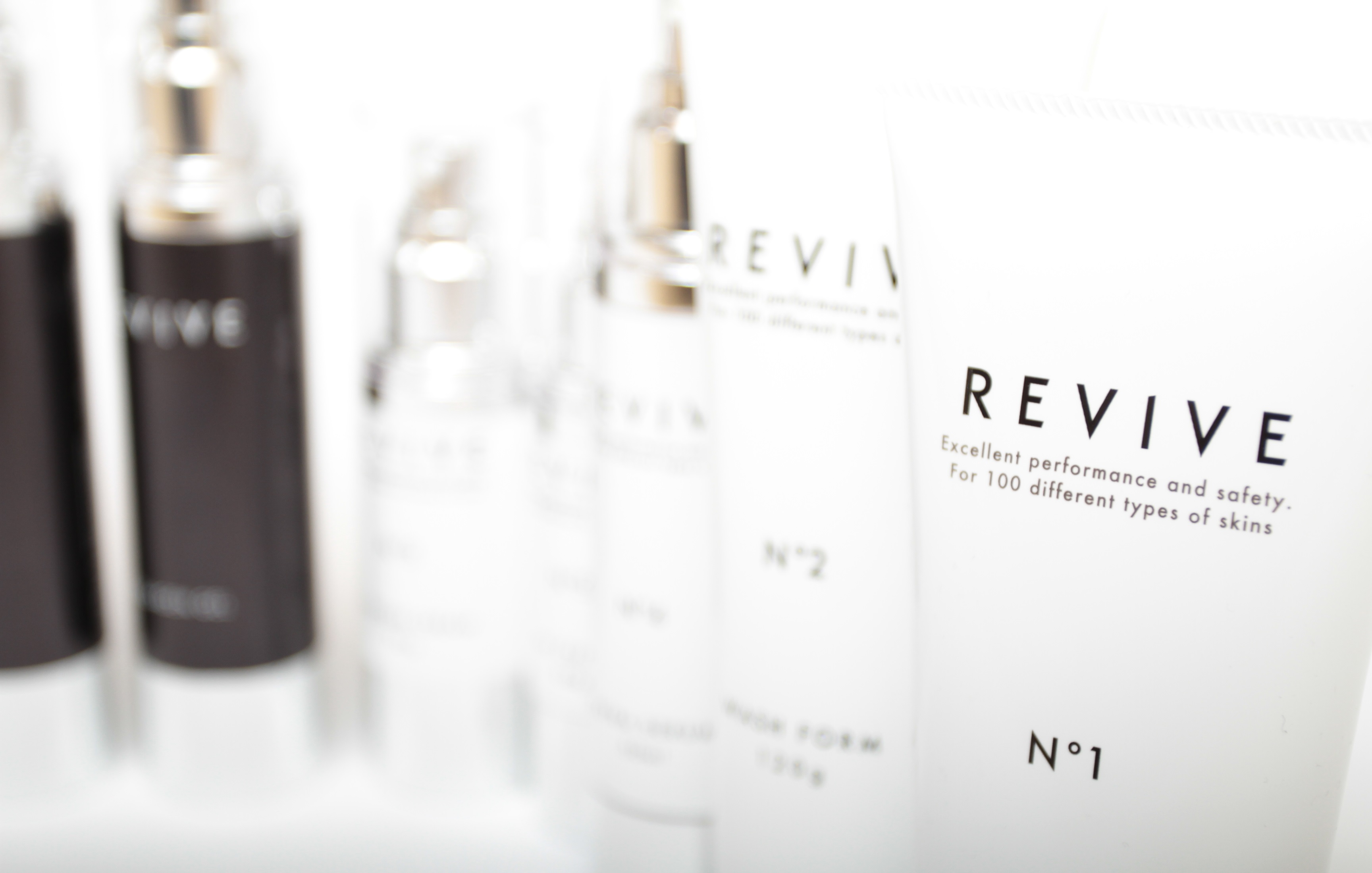 REVIVE スキンケアシリーズ - 美容メーカー|トライアングルアンドコー