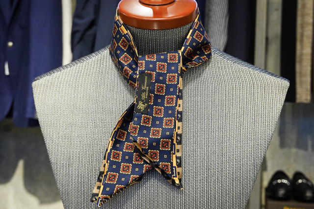 Atto Vannucci アット ヴァンヌッチネッカチーフ