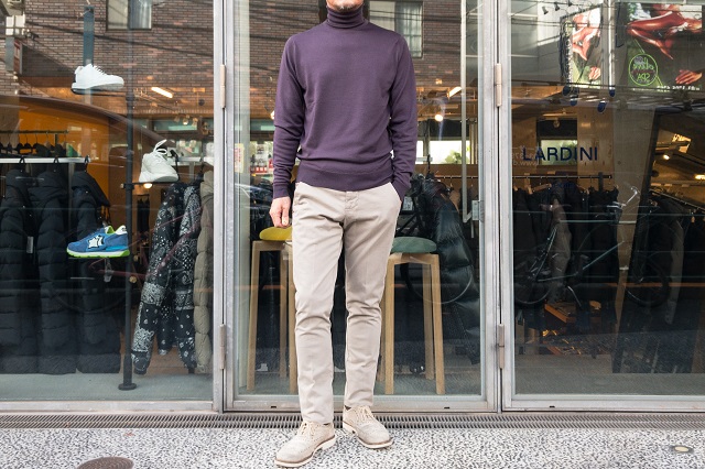 進化する老舗の名作 ジョンスメドレーの30ゲージ タートルネックニット