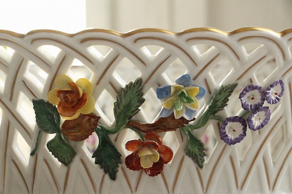 ドレスデン カール・ティーメ工房 磁器のお花のアップリケ 透かしの