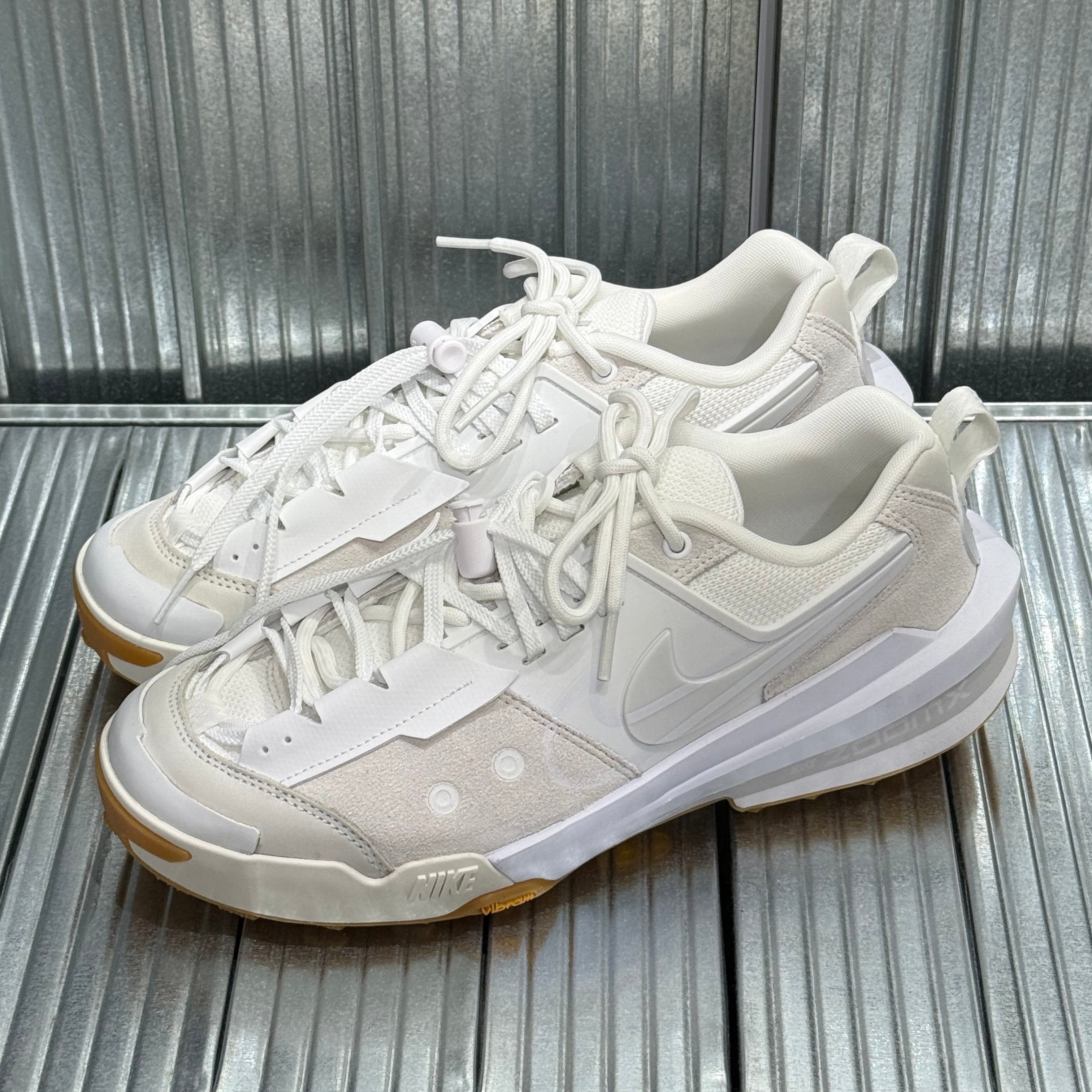 Sacai x Nike Zegamadome SP - White: Unleash Urban Elegance