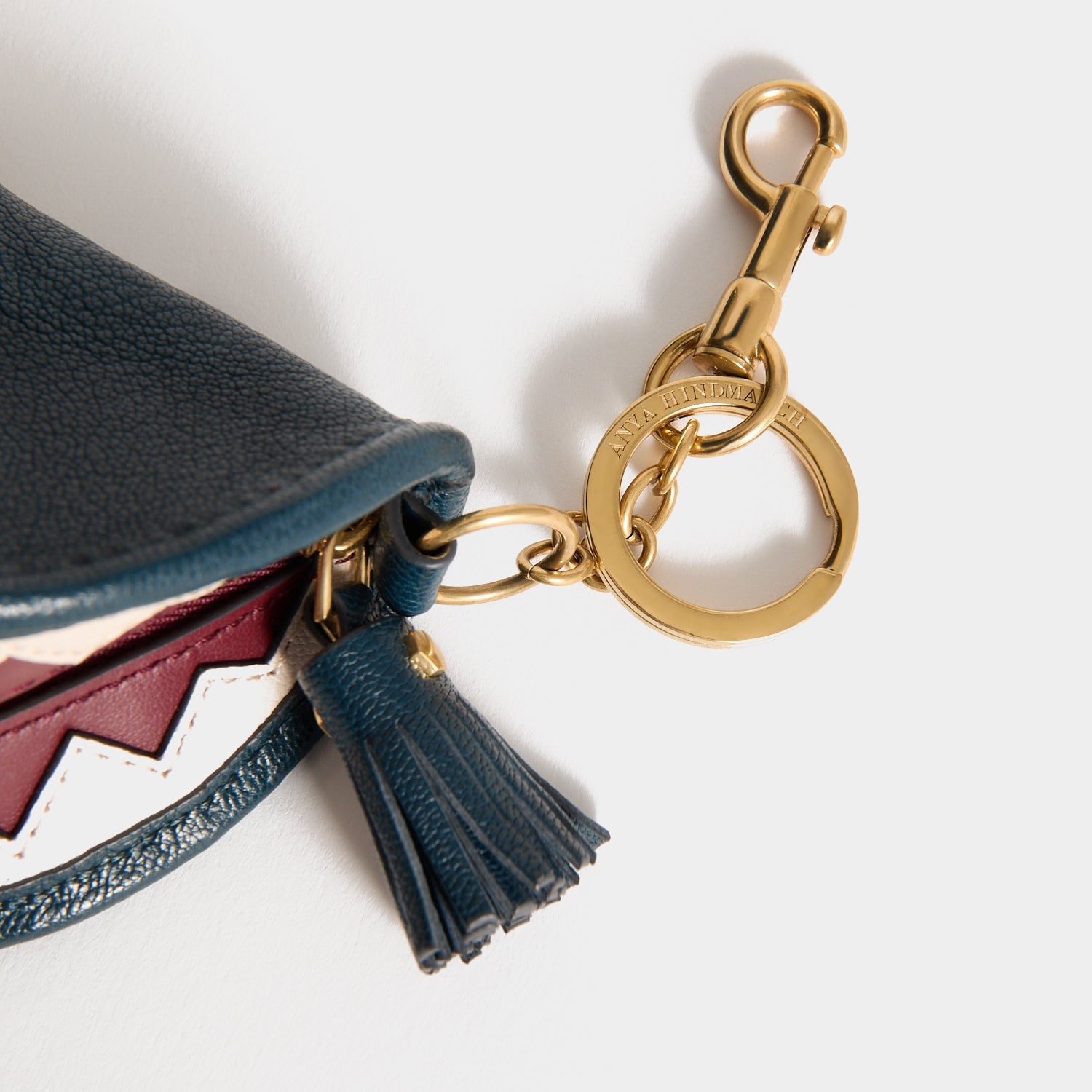 Shark Teeth イヤフォン・ポーチ・チャーム | Anya Hindmarch JP