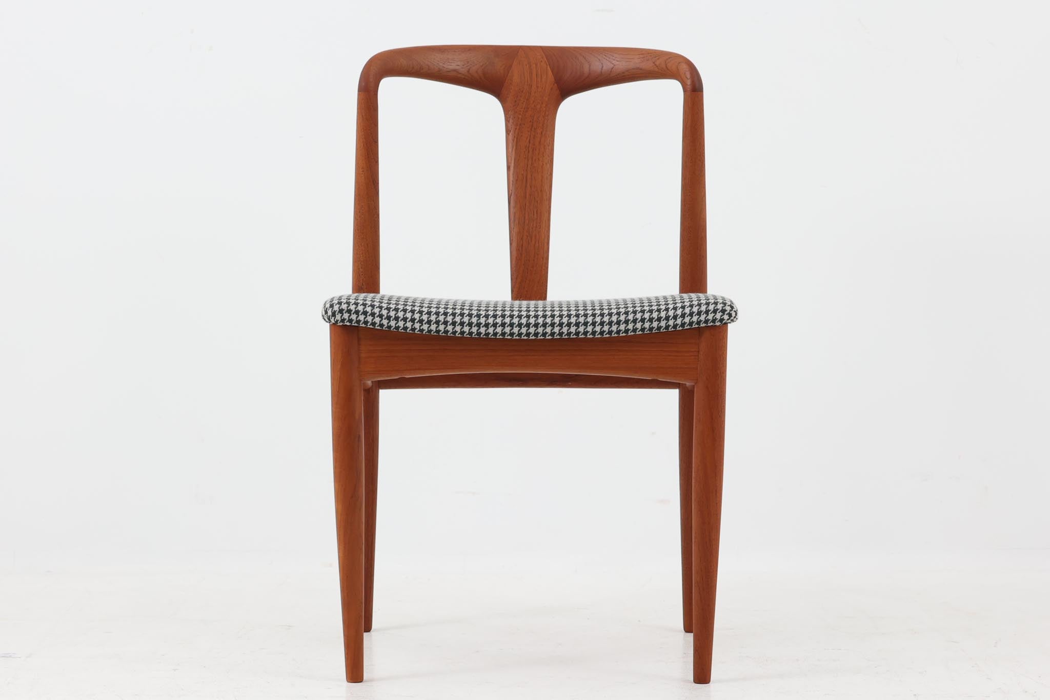 Johannes Andersen(ヨハネス・アンダーセン) チェア Julian chair
