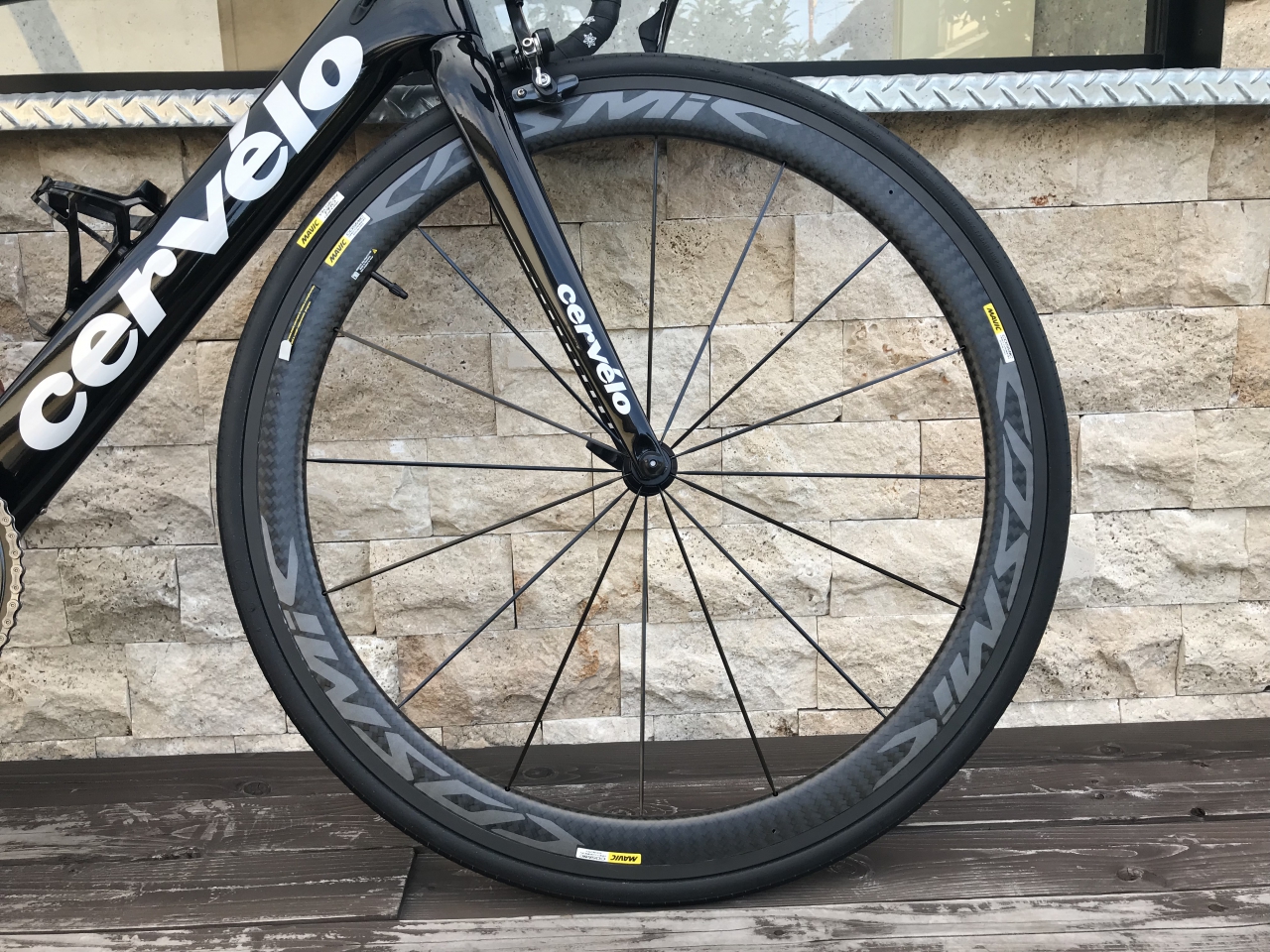 フランスブランド MAVIC コスミックプロカーボン エグザリットを装着