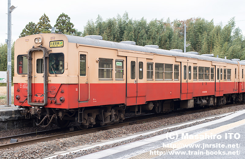 国鉄一般気動車色に塗り戻された久留里線の キハ30 100 | トレイン