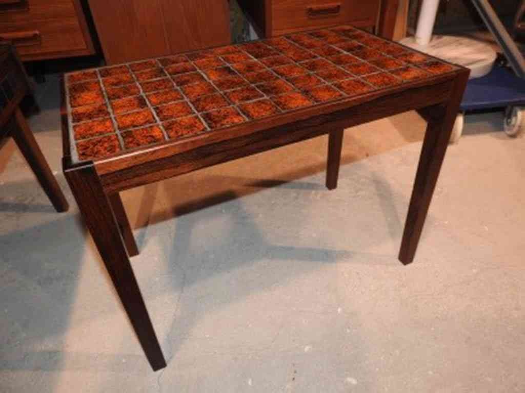 タイルトップコーヒーテーブル | ロイズ・アンティークス | ヨーロッパ