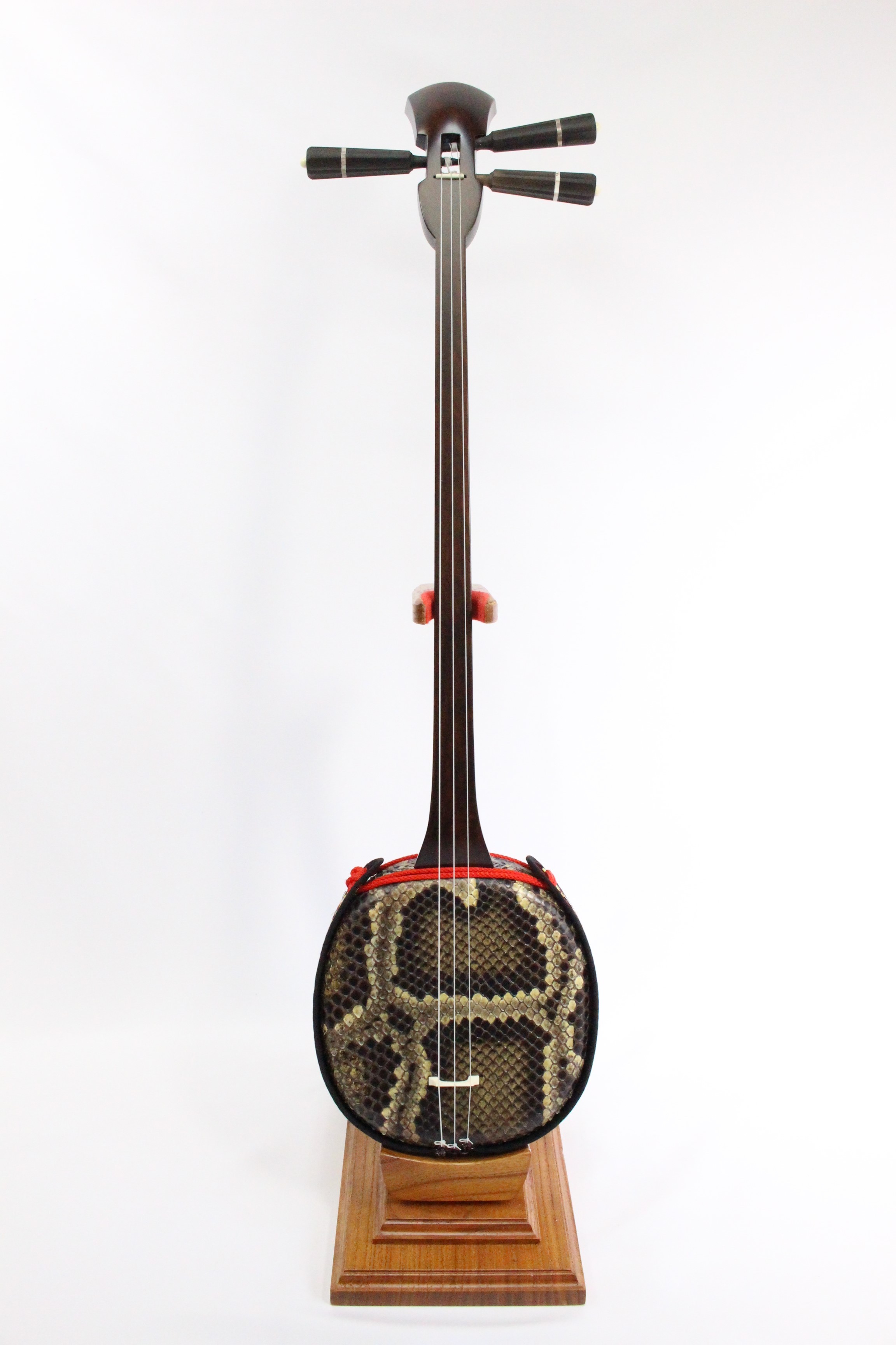 宮古島の職人が一つ一つ手作りしています。 三線・木工品の販売