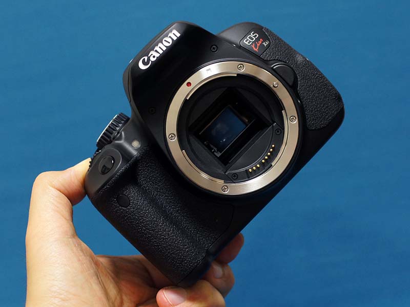 キヤノン Canon EOS Kiss X6iの外観をみる /monox デジカメ 比較 レビュー