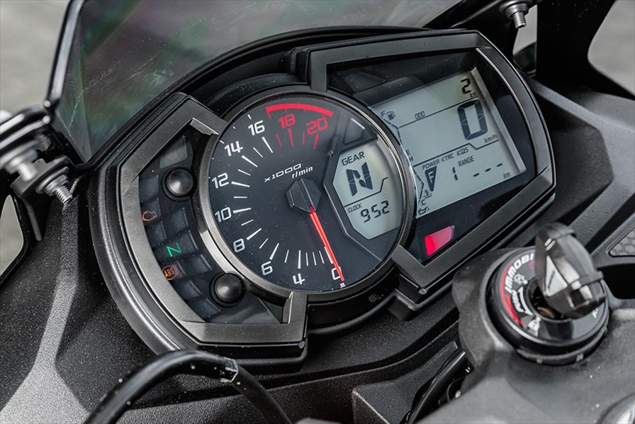 熱中サーキット！ Kawasaki ZX-25R – WEB Mr.Bike