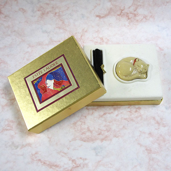 エスティ・ローダー 猫のコンパクト